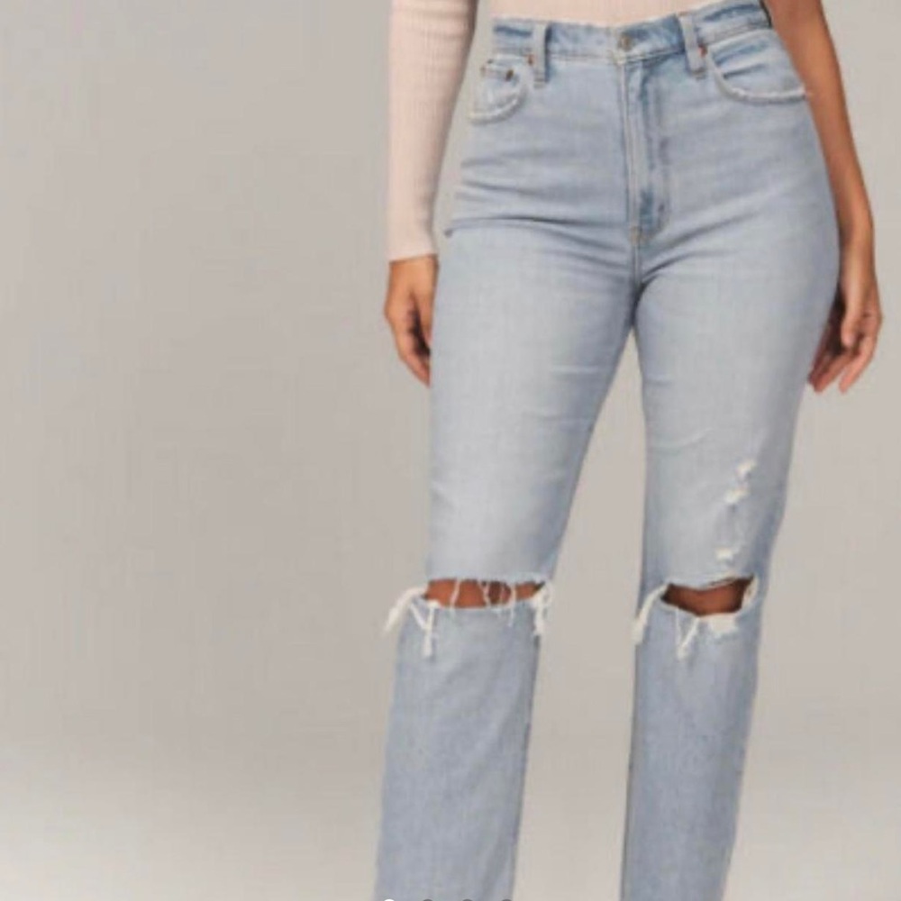Abercrombie Curve Love Ultra High Rise Ankle Straight Jean light wash ripped